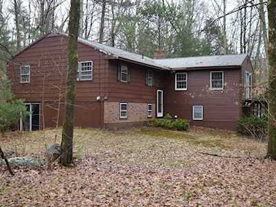48 Wells Park Rd Sturbridge, MA 01566