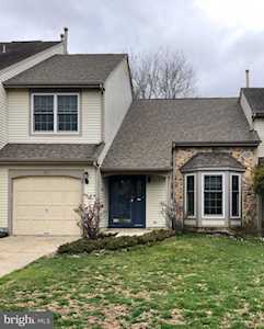 33 Sandhurst Dr Mount Laurel, NJ 08054