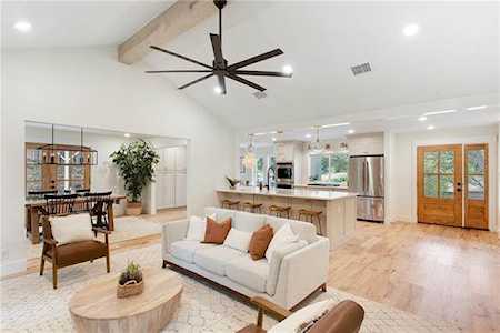 3915 Dry Creek Dr Austin, TX 78731