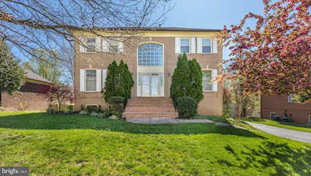 5603 Virginia Chase Dr Centreville, VA 20120