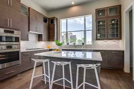 381 E Greenbriar Lane #401 Dallas, TX 75203