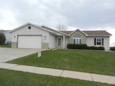 533 Autumn Crest Dr Watertown, WI 53094-5916