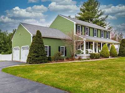 35 Pilgrim Rd Mansfield, MA 02048
