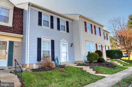 202 Sherwood Ct #13 Sterling, VA 20164