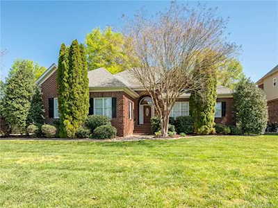 2010 Bunker Ct Matthews, NC 28104