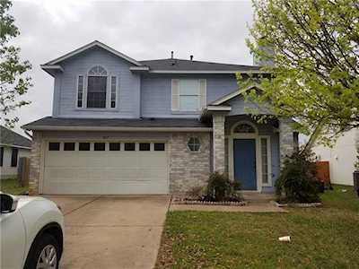 807 Eaglecreek Dr Leander, TX 78641