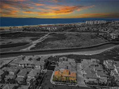 8193 Noelle Drive Huntington Beach, CA 92646