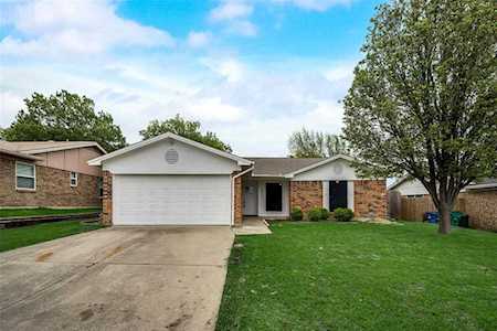 6504 Lyndale Drive Watauga, TX 76148