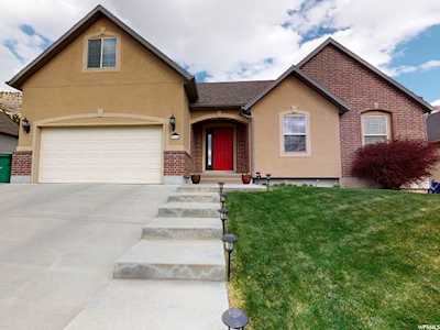 10364 Avondale Dr Cedar Hills, UT 84062