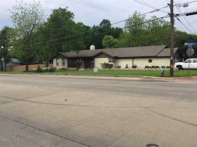 2731 Carson Street Haltom City, TX 76117