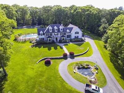 8 Grand Hill Dr Dover, MA 02030