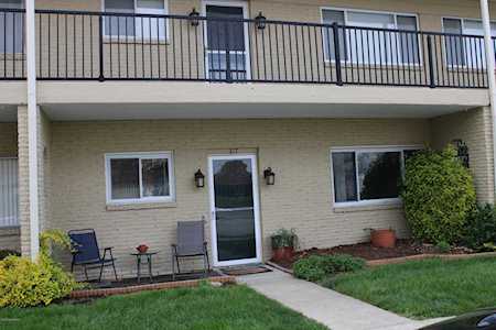 317 Casa Bella Ct Louisville, KY 40220