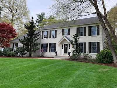 27 Dover Circle Franklin, MA 02038
