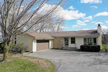 N59W35645 Surrey Dr Oconomowoc, WI 53066