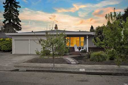 1928 Robin Hood Lane Santa Rosa, CA 95405