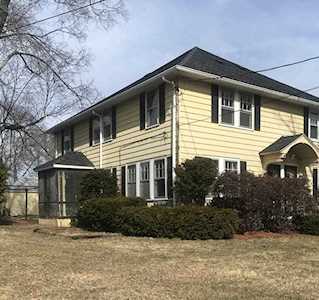 77 Cross St #77 Uxbridge, MA 01569