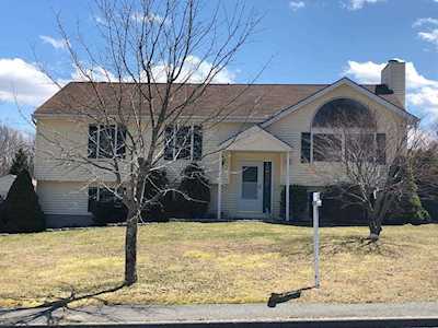 2 Wendy Place Leicester, MA 01542
