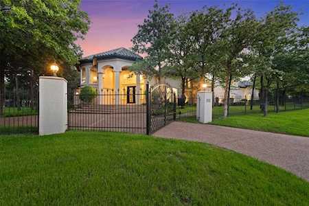 1804 Leeds Drive Southlake, TX 76092