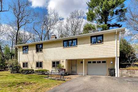 90 Crooked Spring Rd Chelmsford, MA 01863