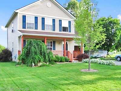 720 Brower Rd Fowlerville Vlg, MI 48836