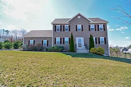51 Glenside Dr Blackstone, MA 01504