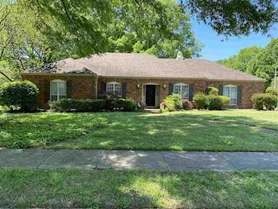 2795 Long Oak Dr Germantown, TN 38138