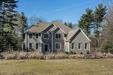 3 Catalpa Ln Mendon, MA 01756