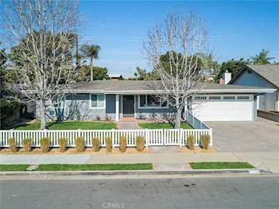 208 Virginia Place Costa Mesa, CA 92627