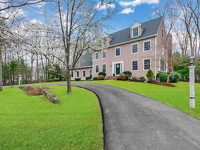 16 Howe Street Medway, MA 02053