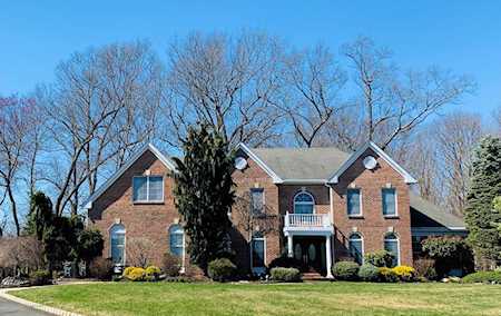 19 Quail Ct Manalapan, NJ 07726