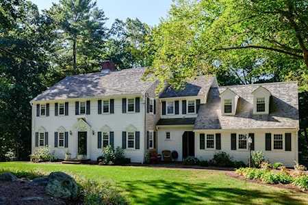211 Fairoaks Ln Cohasset, MA 02025
