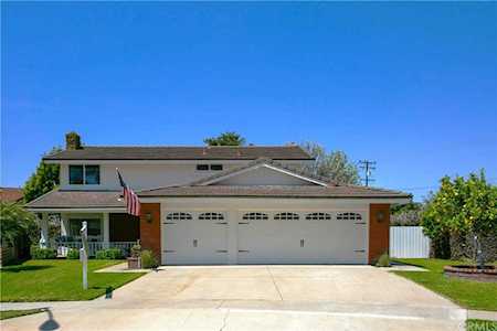 2797 Bunting Circle Costa Mesa, CA 92626
