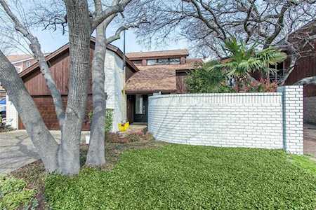 6215 Twin Oaks Circle Dallas, TX 75240