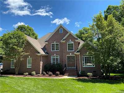 4717 Snow Dr Harrisburg, NC 28075
