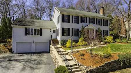 9 Donald Rd Burlington, MA 01803