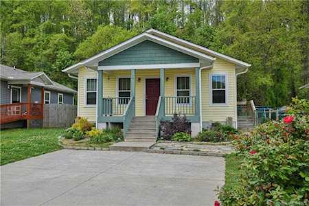 10 Nolan Field Ln Swannanoa, NC 28778