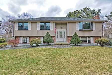 7 Massasoit Cir Walpole, MA 02032