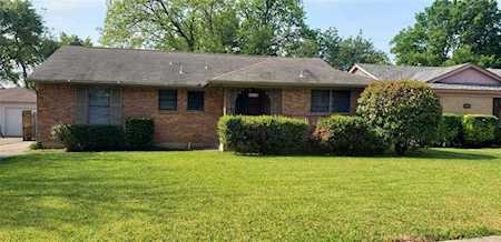 2820 San Paula Avenue Dallas, TX 75228