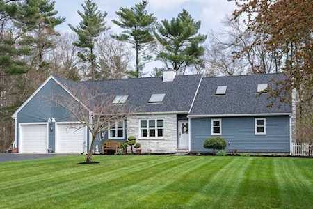 143 Birchbark Dr Hanson, MA 02341