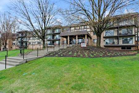 215 Barry Avenue S #216 Wayzata, MN 55391