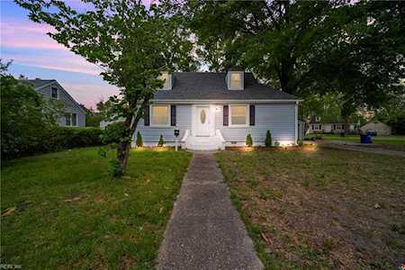 11 Chatham Rd Portsmouth, VA 23702