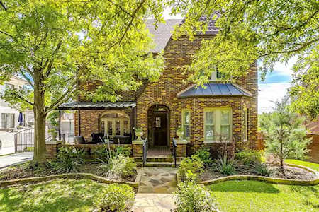 2413 Medford Court E Fort Worth, TX 76109