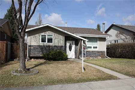 17 Marquis Place SE Airdrie, AB T4A 1Y1