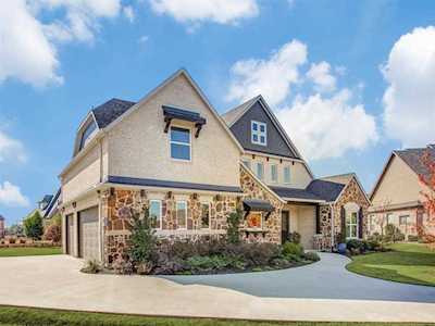 8225 Sawgrass Lane Denton, TX 76226