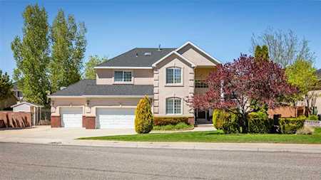 2242 W Holly CIR Cedar City, UT 84720