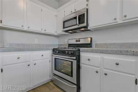 251 S Green Valley Parkway #2212 Henderson, NV 89012