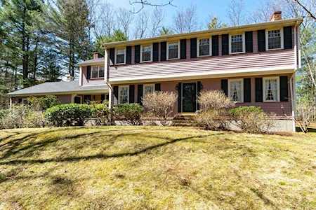 10 Knollwood Dr Dover, MA 02030