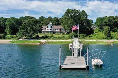 17 Moorings Road Marion, MA 02738