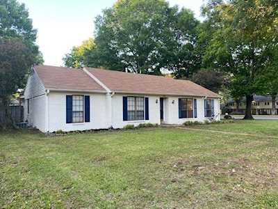 8090 Neshoba Rd Germantown, TN 38138
