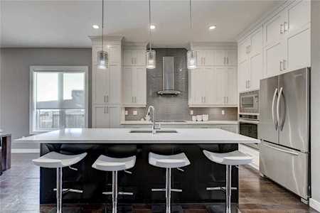 2236 27 Street SW Calgary, AB T3A 5C4